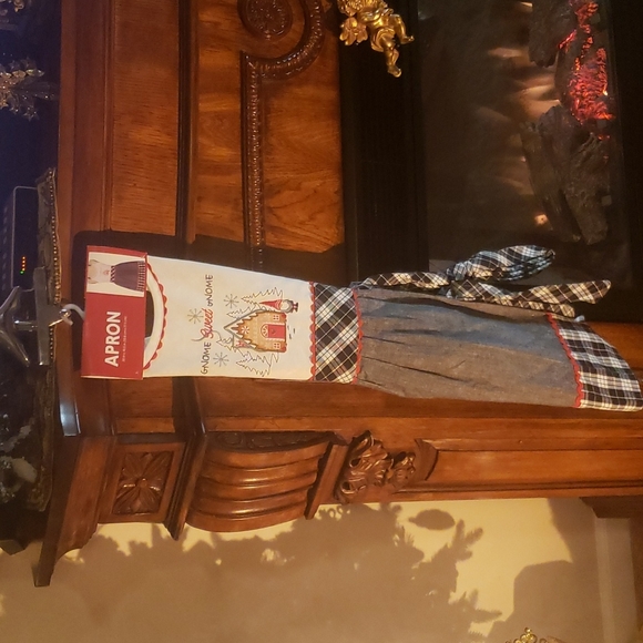 APRON - Picture 2 of 13